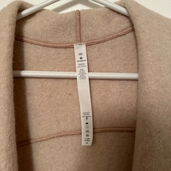 Lululemon Sincerely Sherpa Wrap in Heathered Cashew - Picture 6 of 10